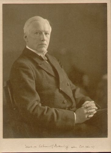Schwarzweißfoto: Portraitaufnahme Ulrich von Wilamowitz-Moellendorff