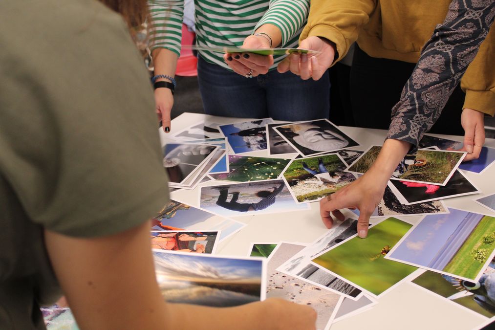 Studierende des Master BuK im Methodenworkshop der Auftaktwoche im WiSe 2019/20; Foto: Allgemeine Pädagogik zur Vergrößerungsansicht des Bildes: