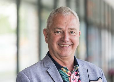 Dr. Jürgen Ronthaler beantwortet in der Auftaktveranstaltung Fragen zum Thema "Schulen und die digitalen Medien im Lockdown". Dr. Jürgen Ronthaler beantwortet in der Auftaktveranstaltung Fragen zum Thema "Schulen und die digitalen Medien im Lockdown".