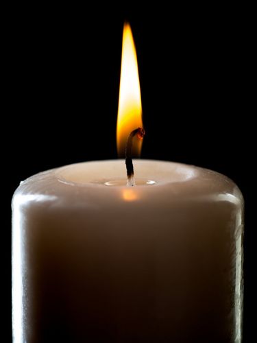 Abbildung einer brennenden Kerze