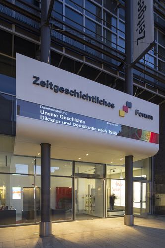 Eingang Zeitgeschichtliches Forum Leipzig