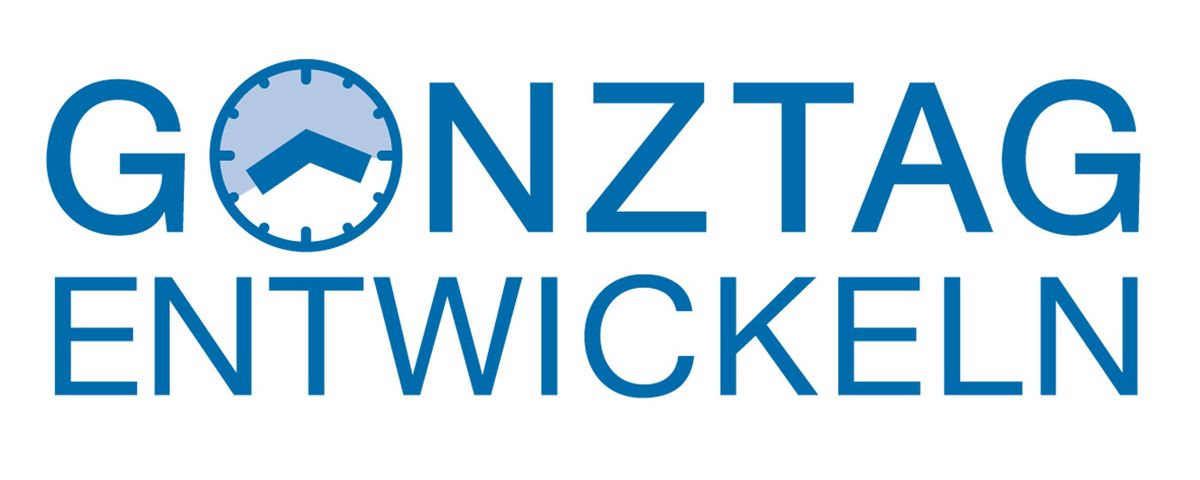 zur Vergrößerungsansicht des Bildes: Ein Bild, das Schrift, Text, Grafiken, enthält, Die Begriffe „Ganztag entwickeln“ werden durch eine Uhr als Ersatz für den ersten Buchstaben „A“ im Ganztag dargestellt.