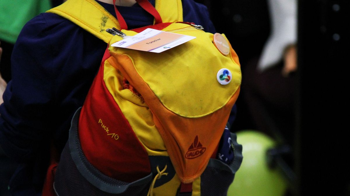 zur Vergrößerungsansicht des Bildes: Farbfotografie der Nahaufnahme eines Rucksacks.