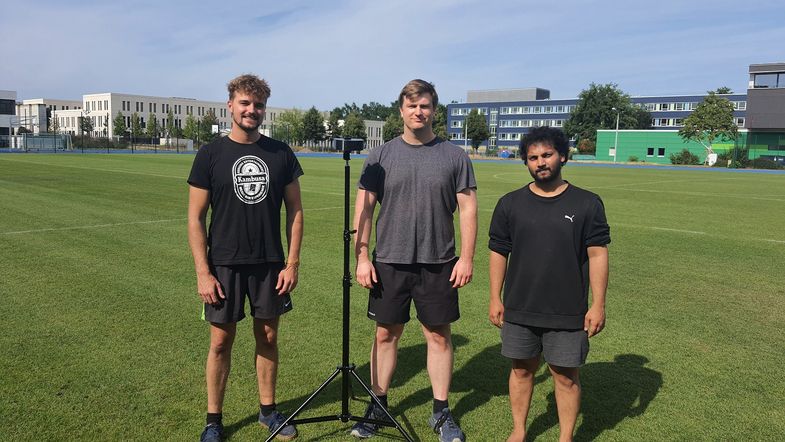 Zu sehen sind die Gründer von SAIGE Analytics Simon Rasch, Shaun Brentnall und Sandesh Bhat