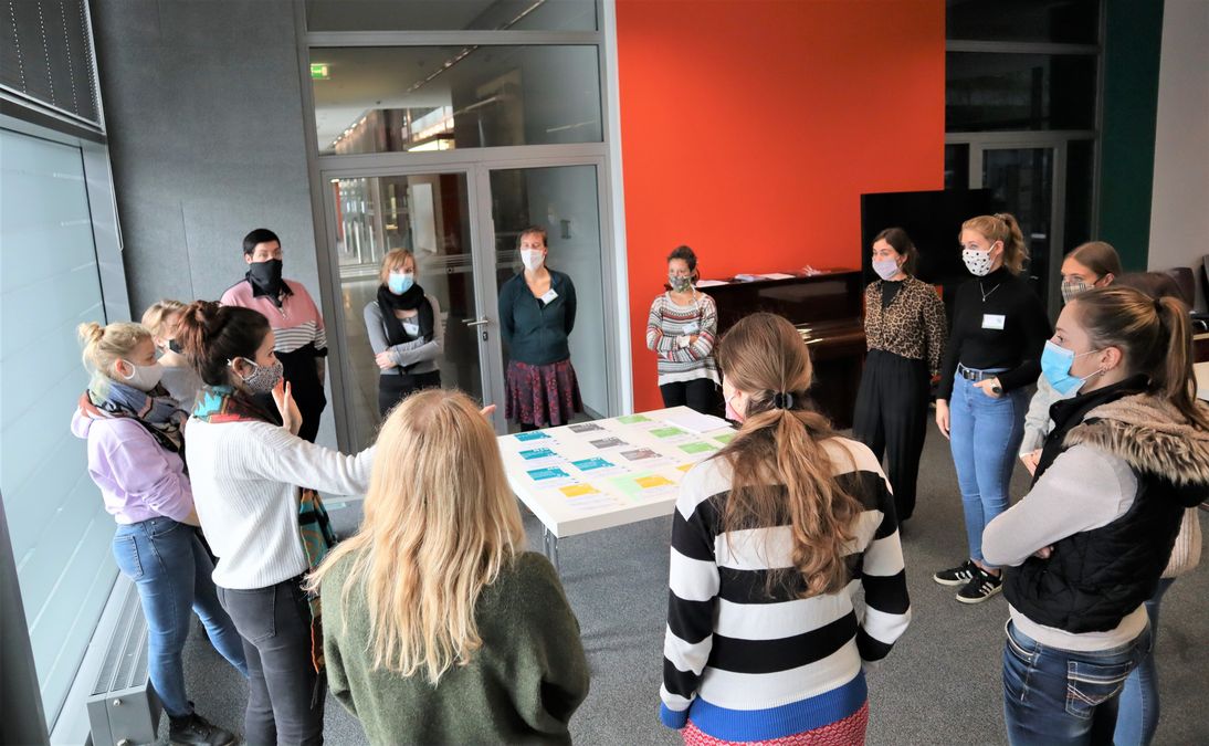 Die Studierenden erhalten in der Auftaktwoche wichtige Informationen zum Studienverlauf und der Studienorganisation; Foto: Allgemeine Pädagogik zur Vergrößerungsansicht des Bildes: